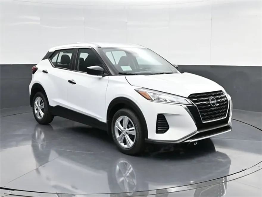 2025 Nissan Kicks Play S photo 1