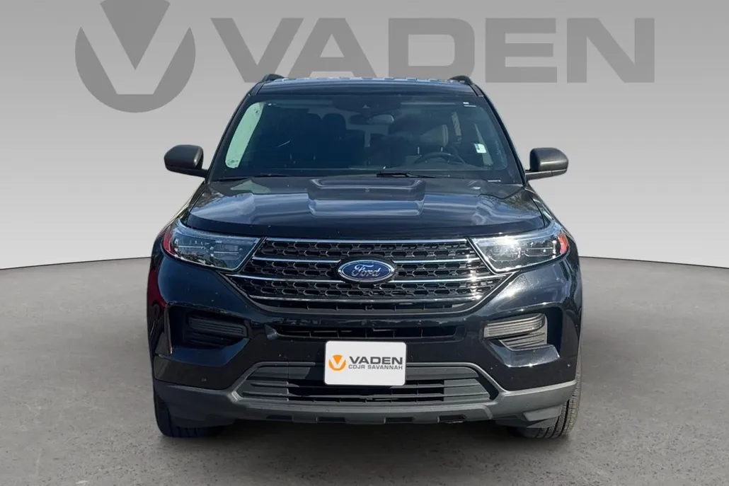 2023 Ford Explorer XLT photo 1