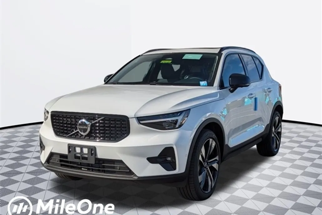 2025 Volvo XC40 Plus photo 1