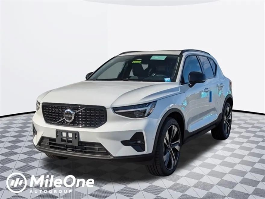 2025 Volvo XC40 Plus photo 1