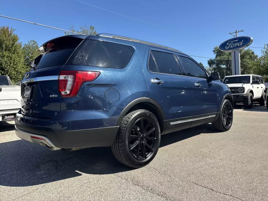 2017 Ford Explorer Limited photo 1