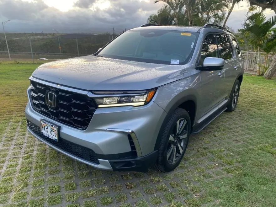 2024 Honda Pilot Touring photo 1