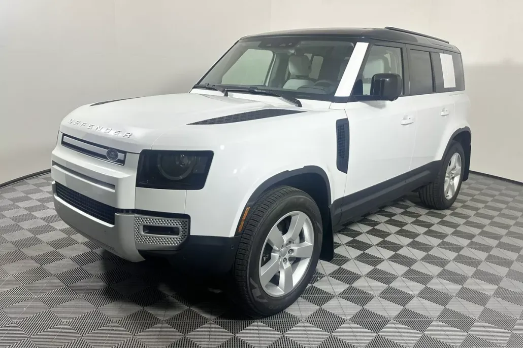 2025 Land Rover Defender S photo 1