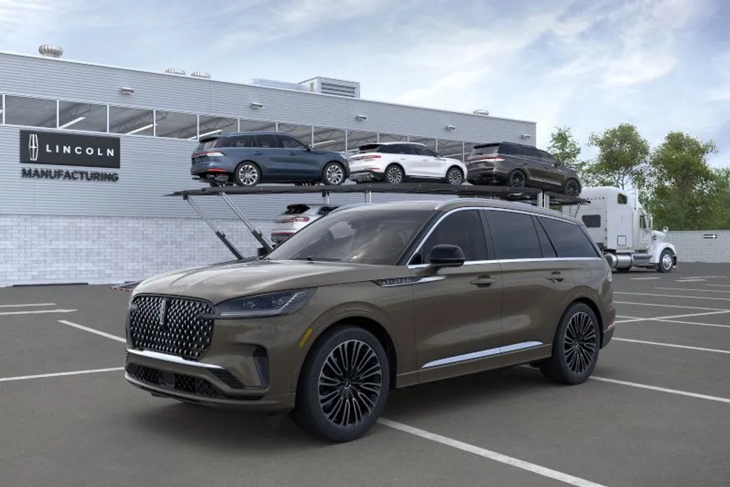 2025 Lincoln Aviator Black Label photo 1