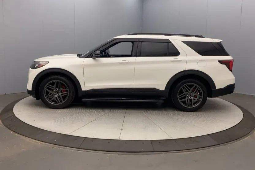 2025 Ford Explorer ST photo 1