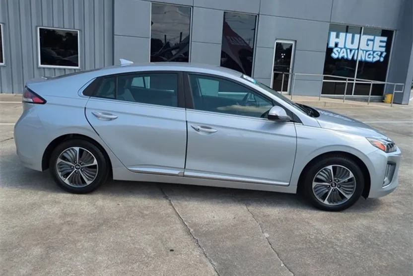 2021 Hyundai Ioniq Plug-In Hybrid SEL photo 1