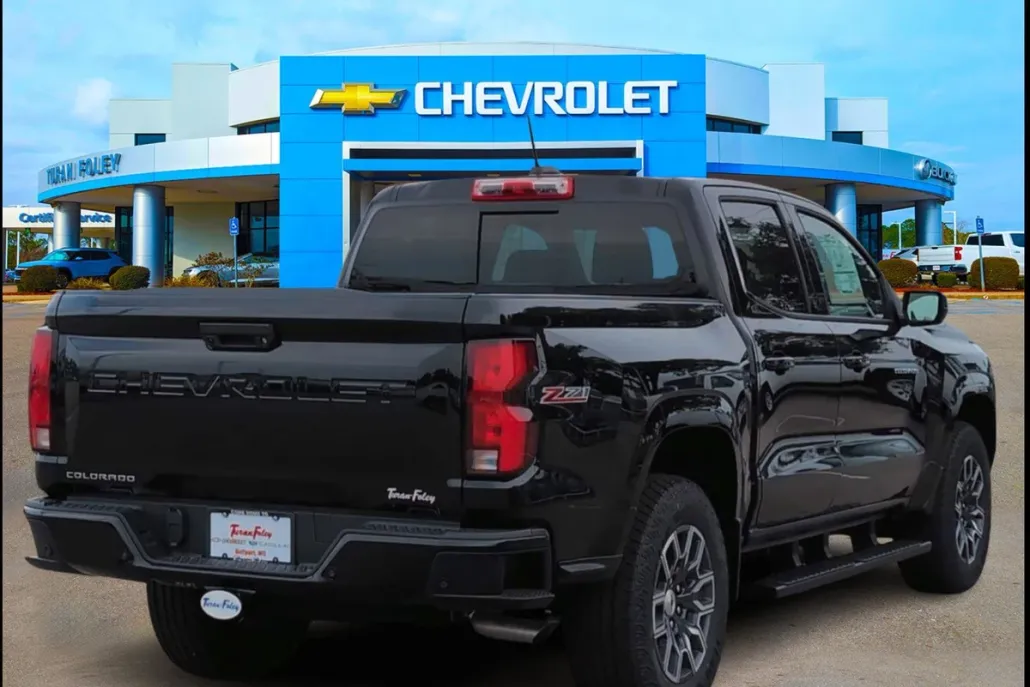 2025 Chevrolet Colorado Z71 photo 1