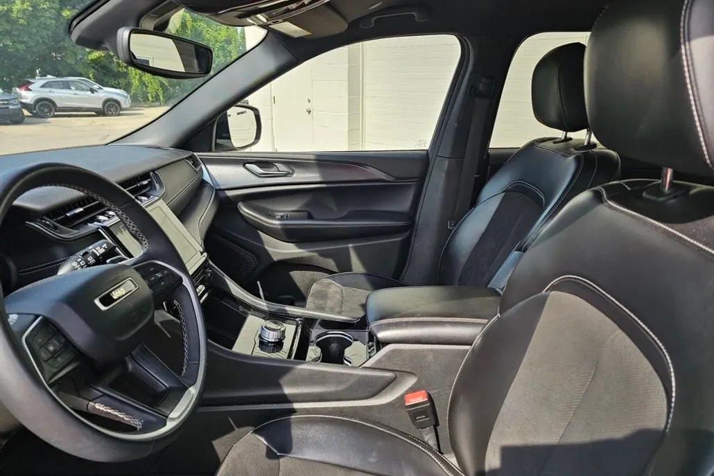 2023 Jeep Grand Cherokee Altitude photo 1