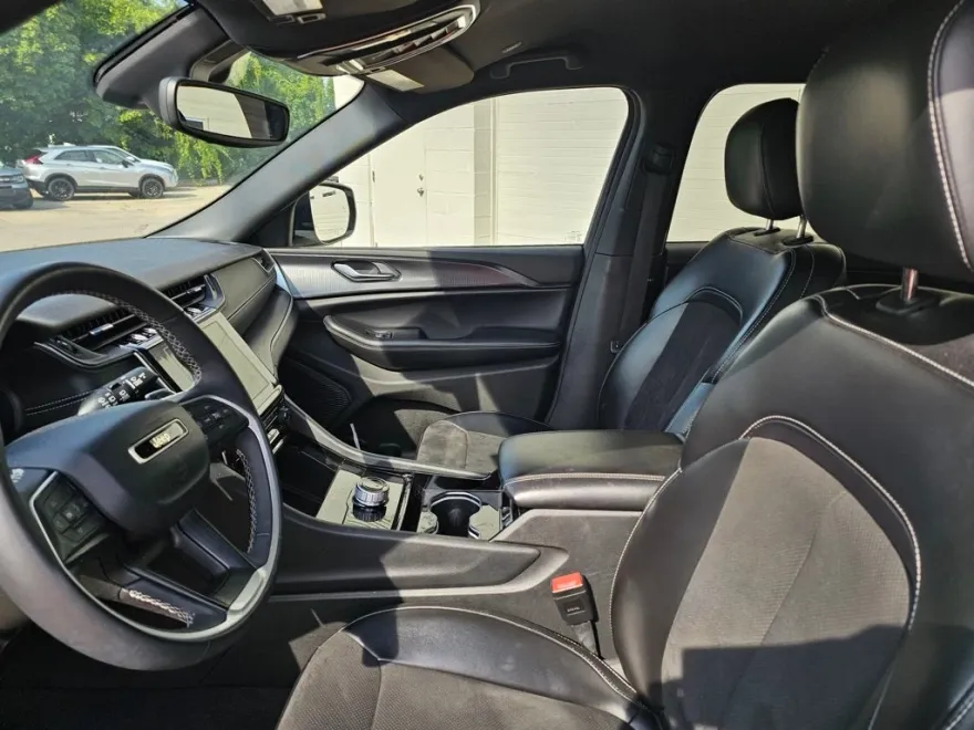 2023 Jeep Grand Cherokee Altitude photo 1