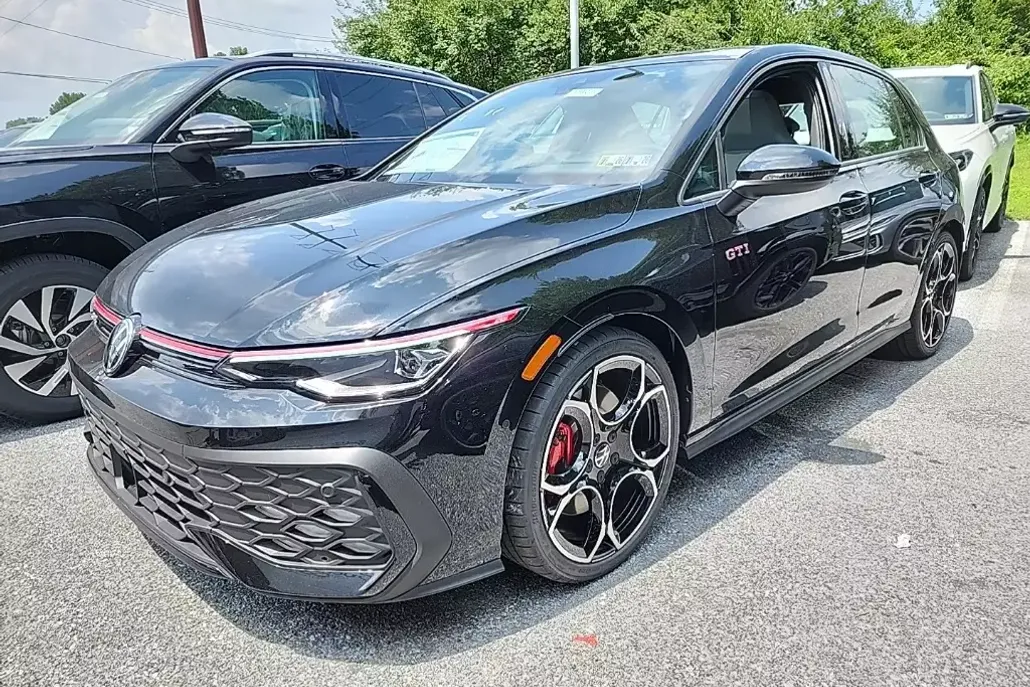 2025 Volkswagen Golf GTI Autobahn photo 1