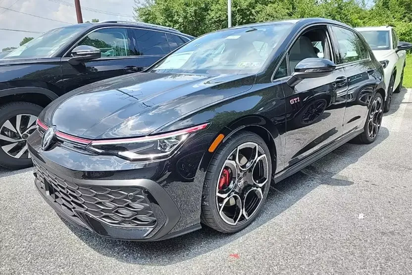 2025 Volkswagen Golf GTI Autobahn photo 1