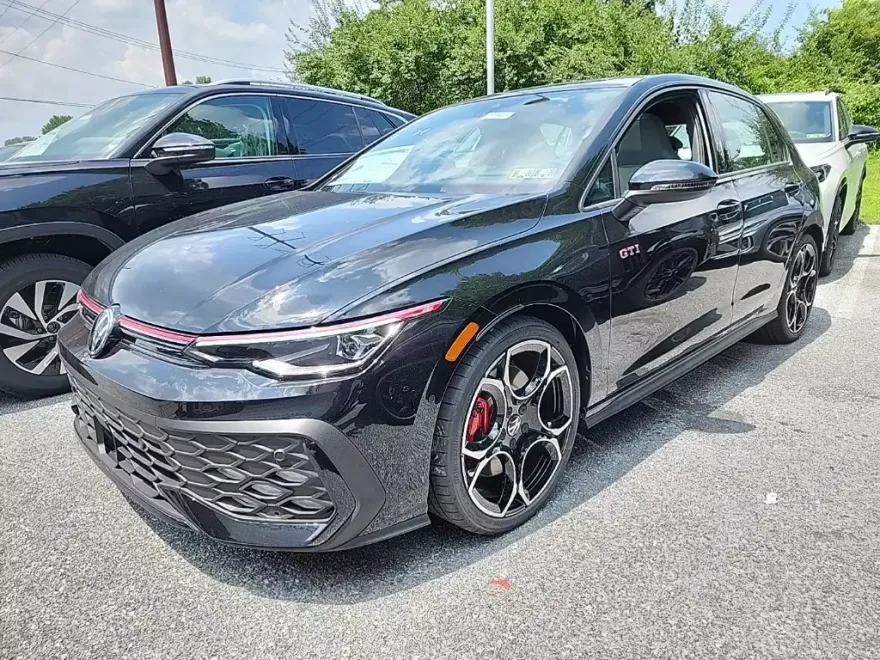 2025 Volkswagen Golf GTI Autobahn photo 1
