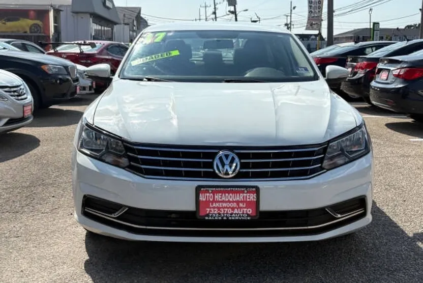 2017 Volkswagen Passat S photo 1