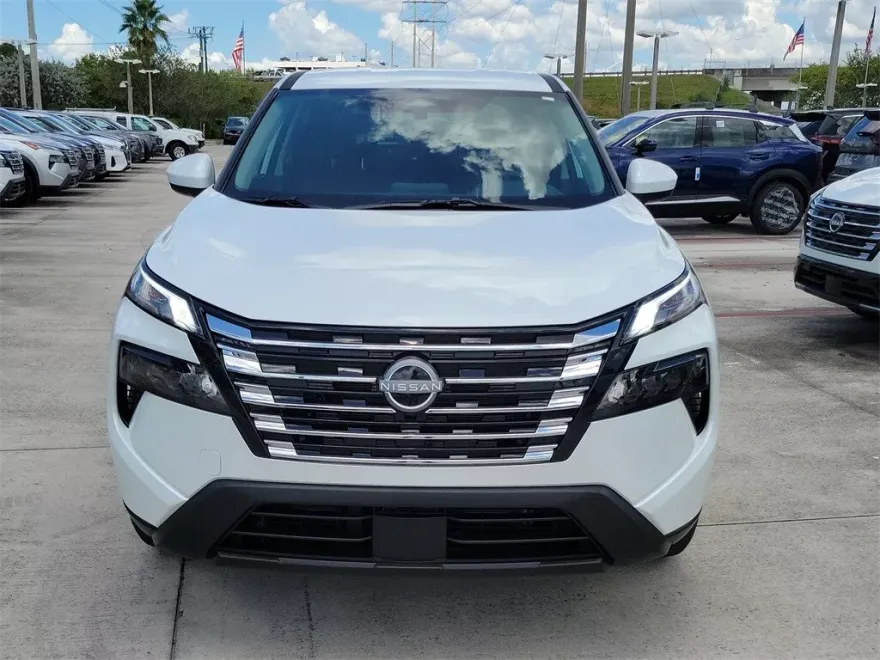 2026 Nissan Rogue SV photo 1