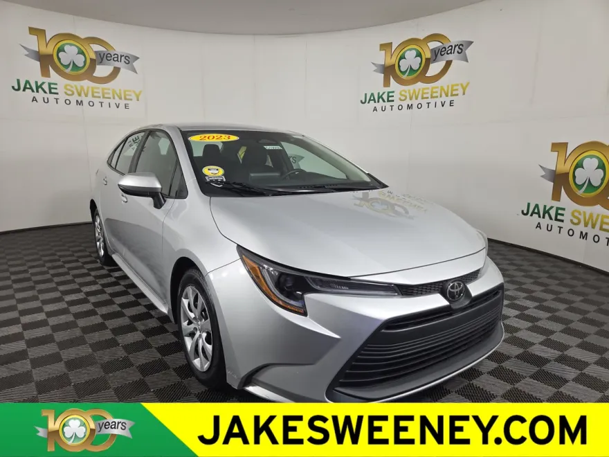 2023 Toyota Corolla LE photo 1