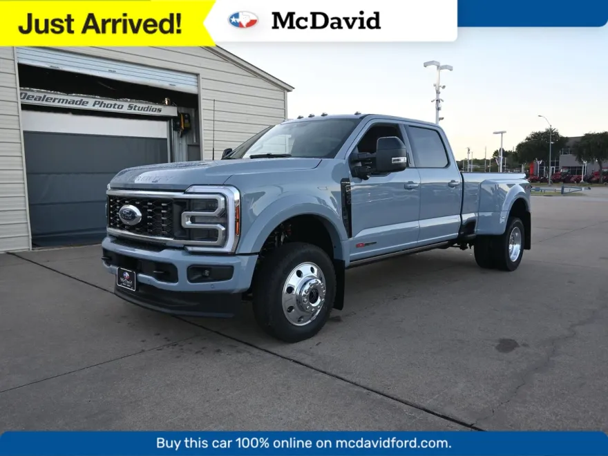 2026 Ford F-450 Platinum photo 1