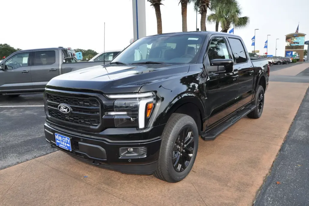 2025 Ford F-150 Lariat photo 1