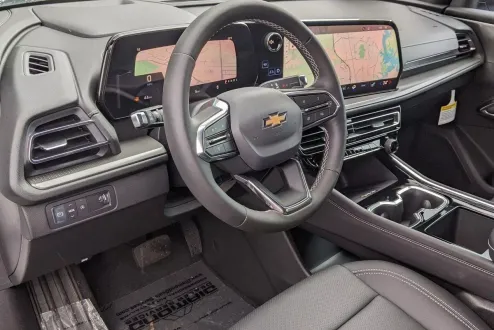 2025 Chevrolet Traverse photo 3