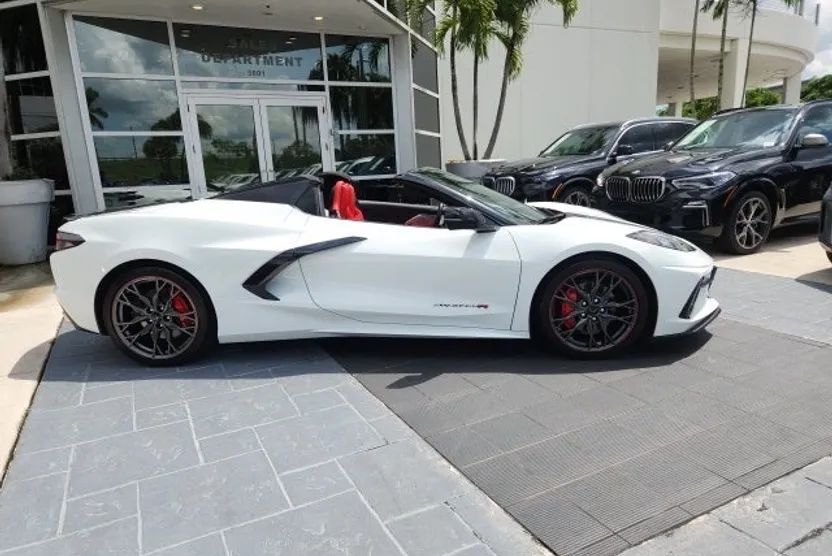 2023 Chevrolet Corvette Stingray 2LT Convertible photo 1