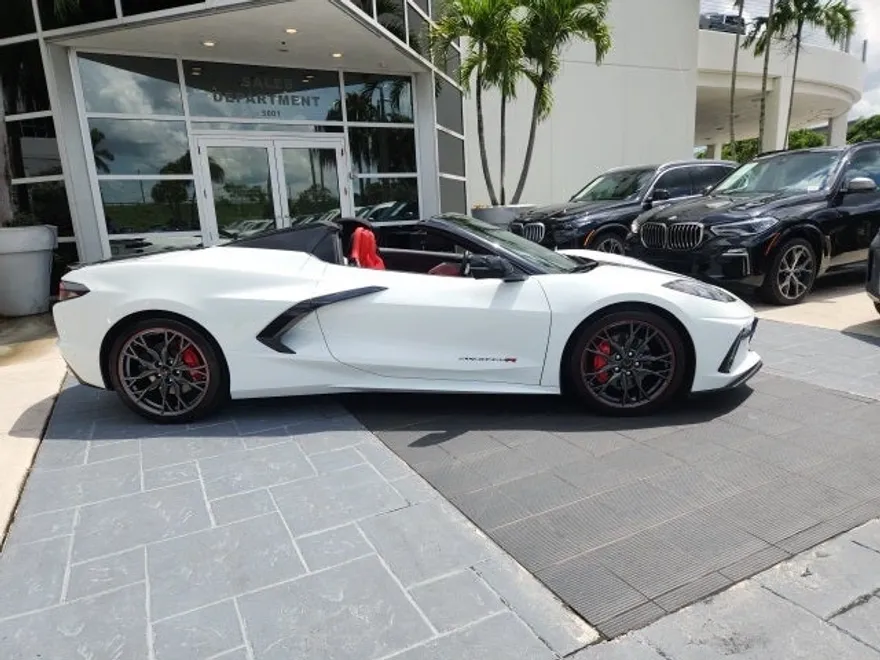 2023 Chevrolet Corvette Stingray 2LT Convertible photo 1