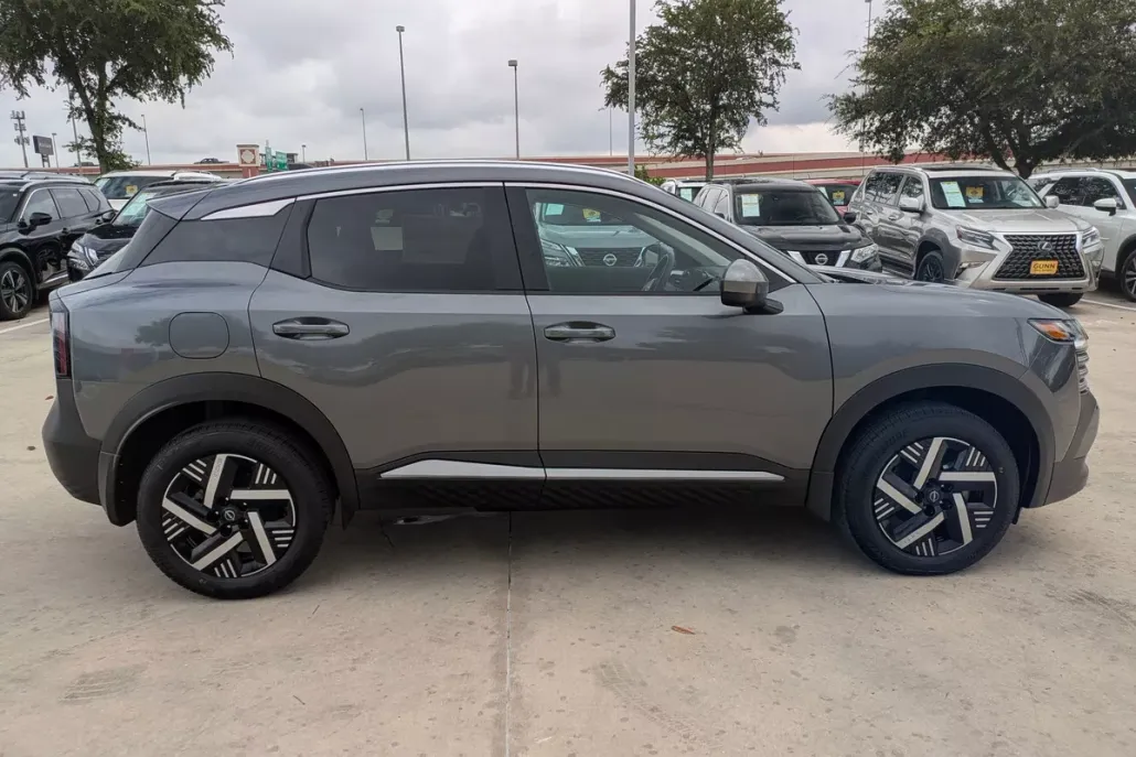 2025 Nissan Kicks SV photo 1