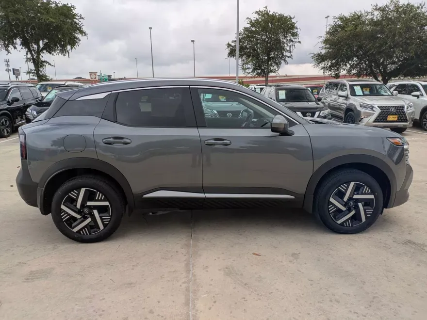 2025 Nissan Kicks SV photo 1