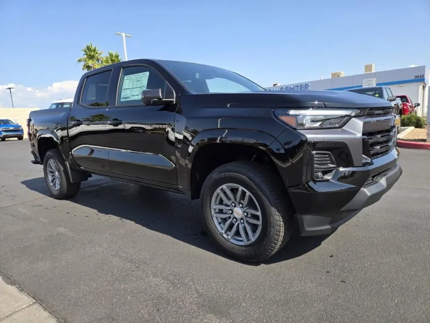 2025 Chevrolet Colorado Work Truck LT photo 1
