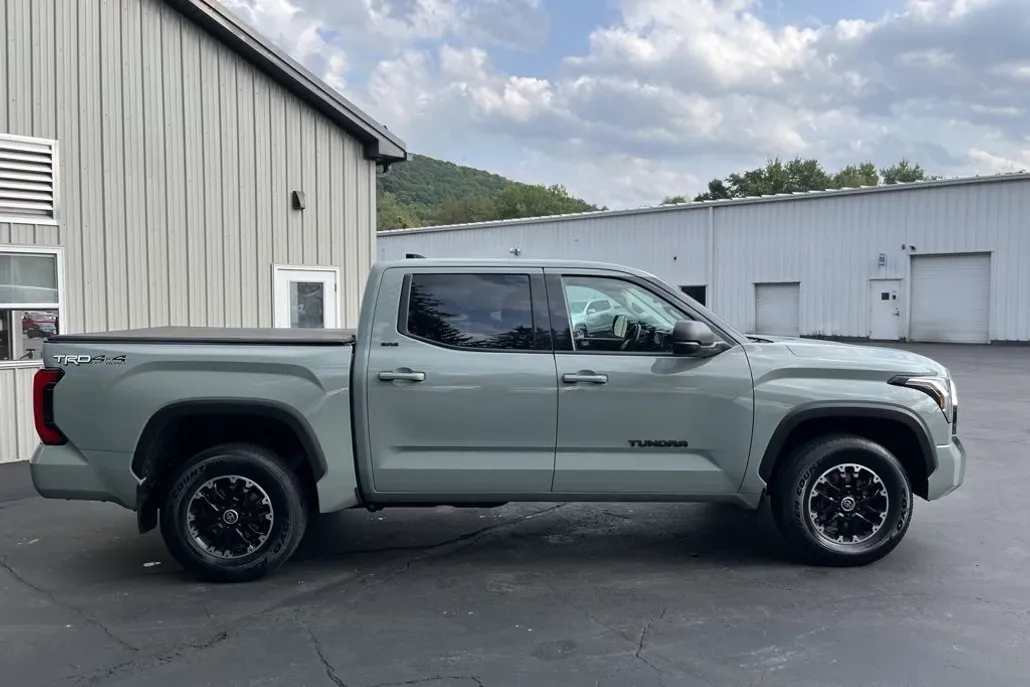 2023 Toyota Tundra SR5 CrewMax photo 1