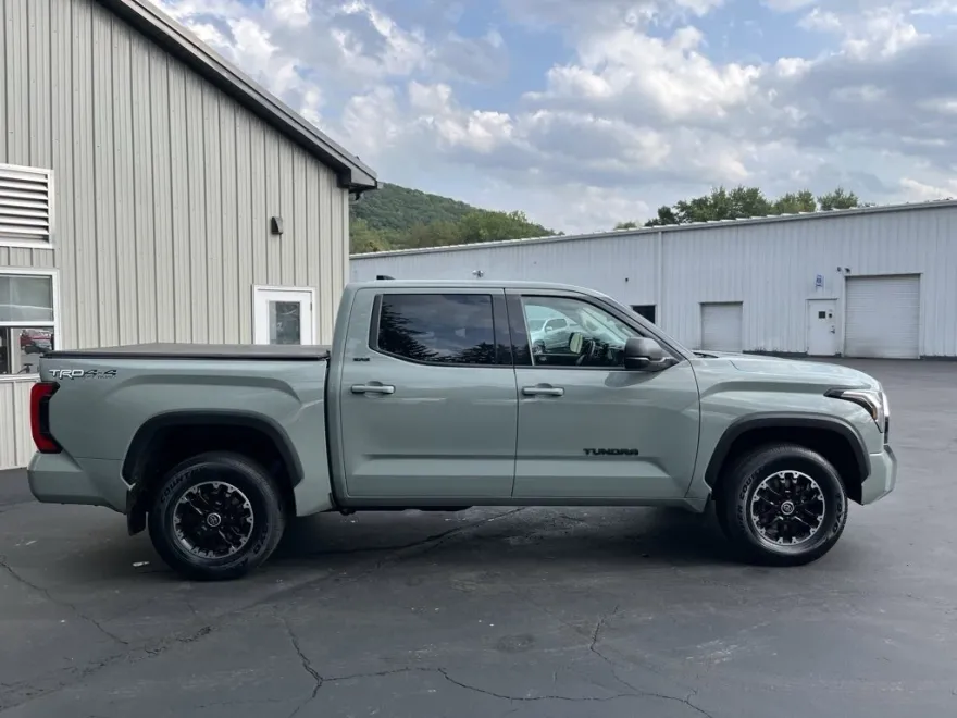 2023 Toyota Tundra SR5 CrewMax photo 1