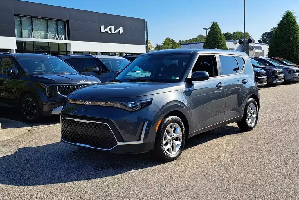 2023 Kia Soul LX photo 1