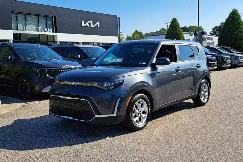 2023 Kia Soul LX photo 1
