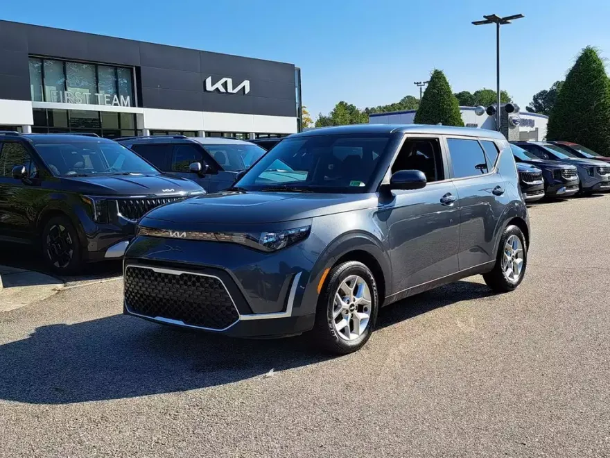 2023 Kia Soul LX photo 1