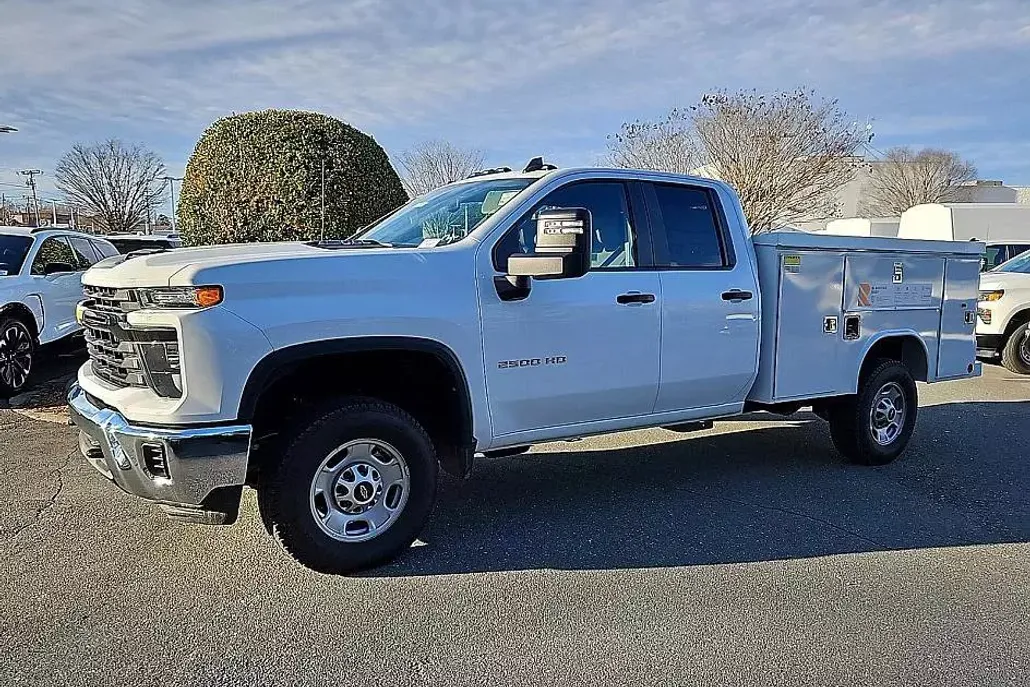 2024 Chevrolet Silverado 2500HD photo 1