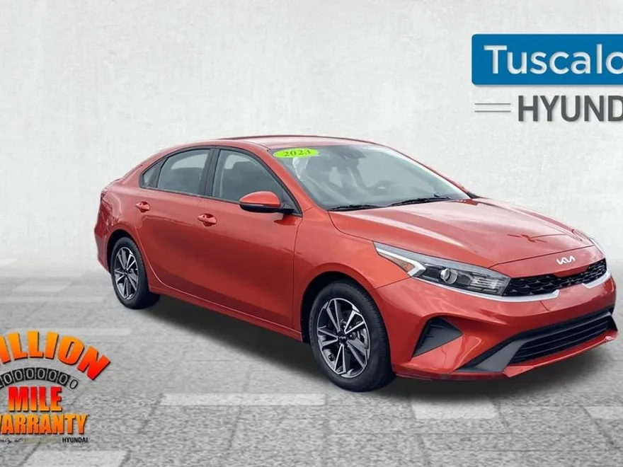 2023 Kia Forte LXS photo 1