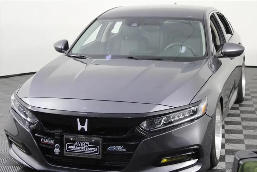 2018 Honda Accord LX 1.5T photo 1