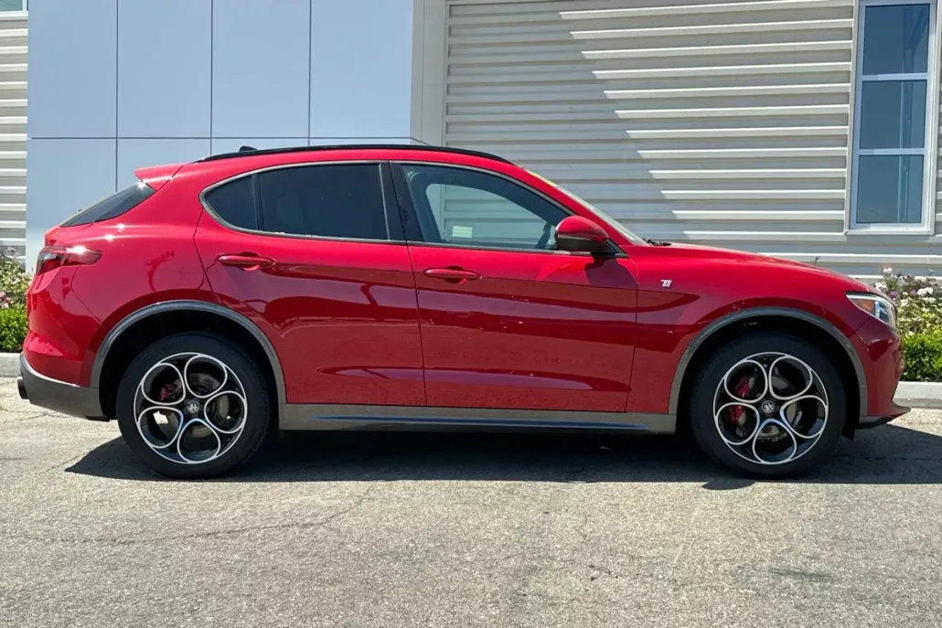 2022 Alfa Romeo Stelvio Ti photo 1