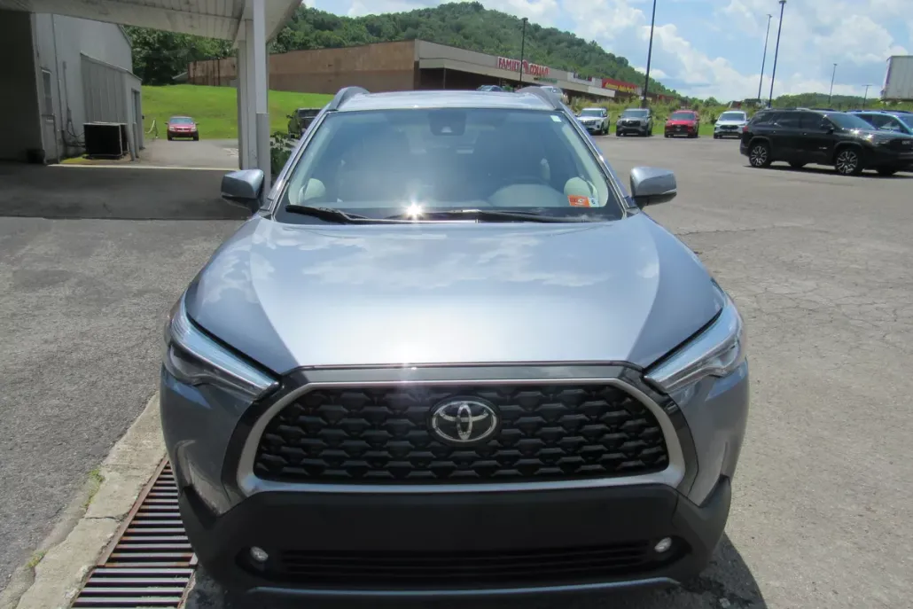 2022 Toyota Corolla Cross XLE photo 1