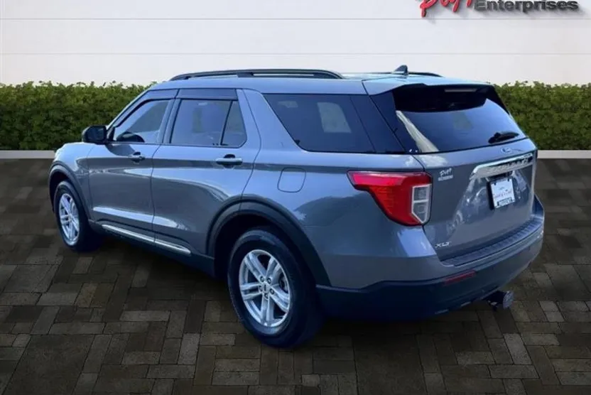 2024 Ford Explorer XLT photo 1