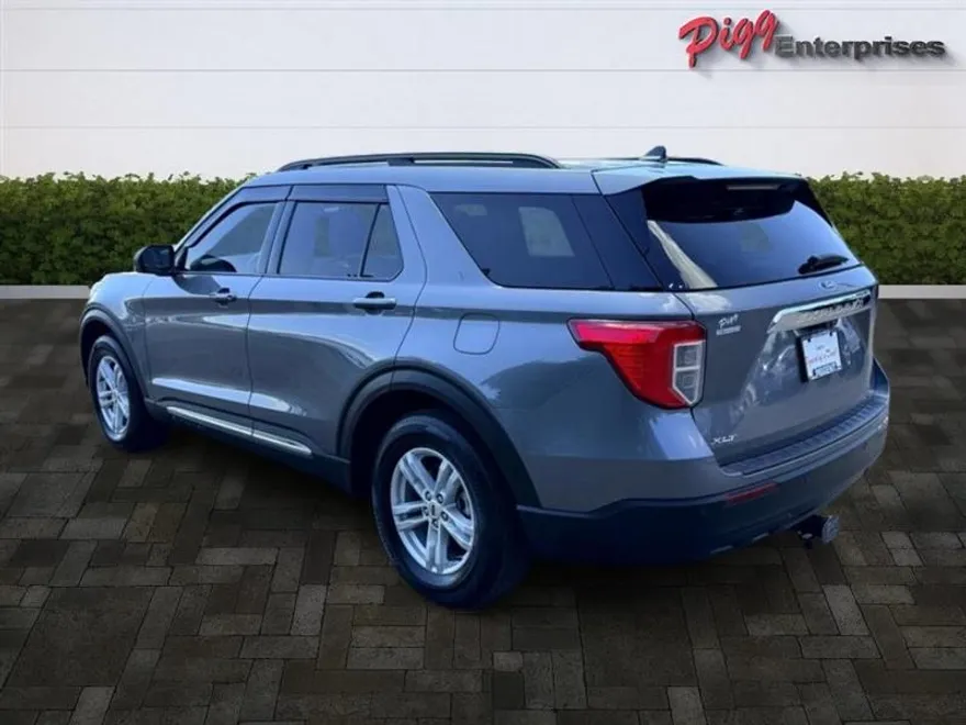 2024 Ford Explorer XLT photo 1
