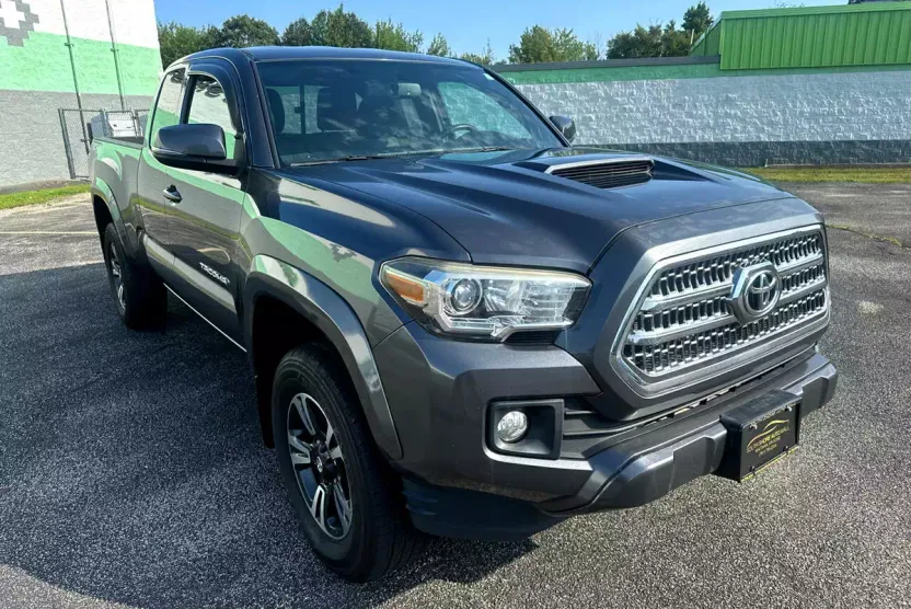 2017 Toyota Tacoma 4x4 Access Cab V6 TRD Sport photo 1