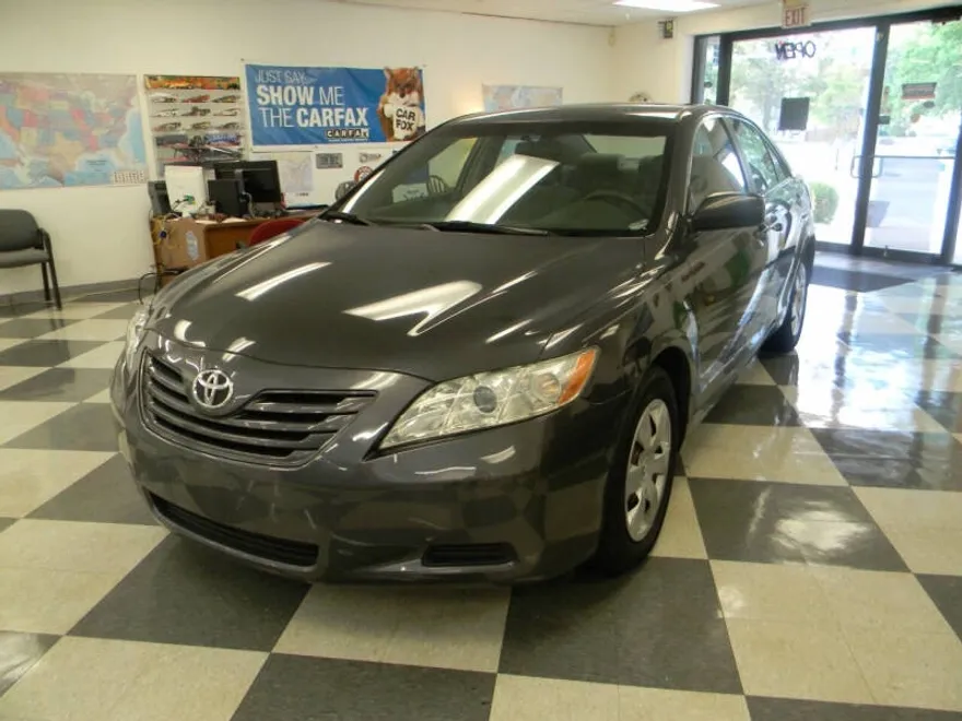 2009 Toyota Camry LE photo 1