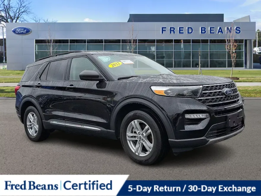 2022 Ford Explorer XLT photo 1