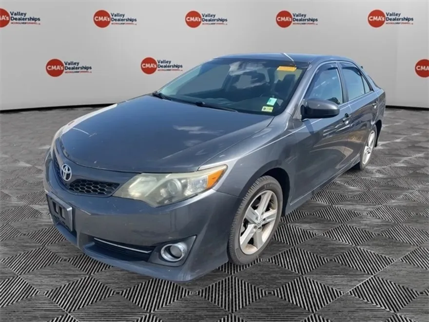 2014 Toyota Camry L photo 1