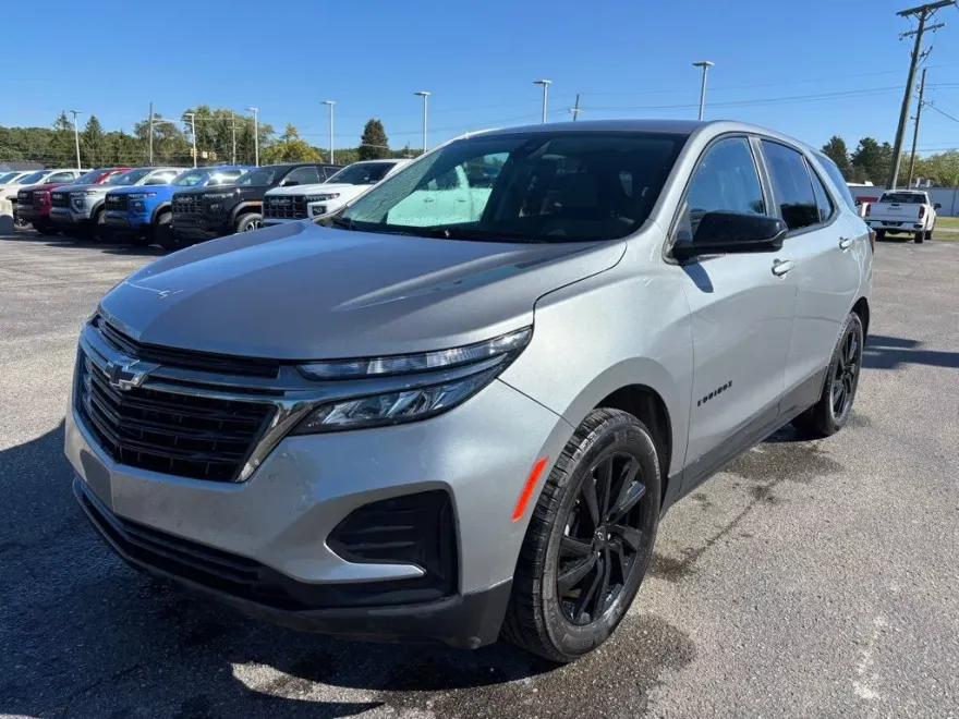2023 Chevrolet Equinox LS photo 1
