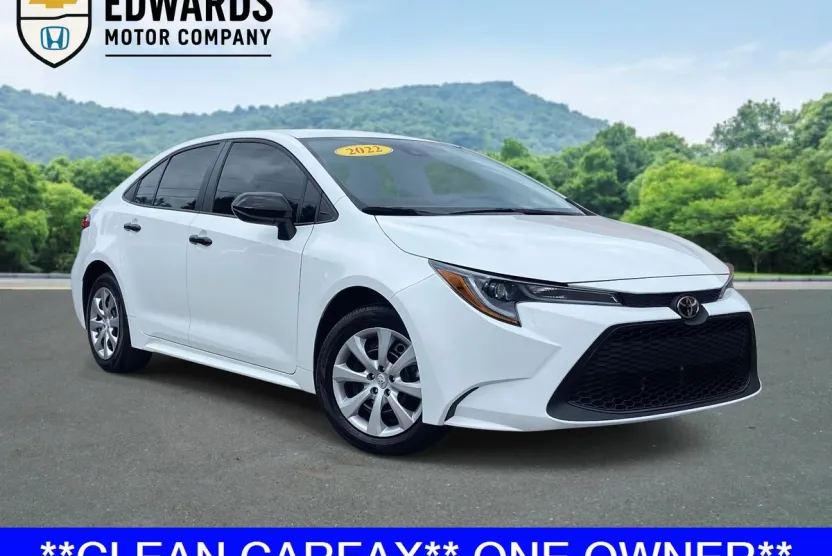 2022 Toyota Corolla LE photo 1