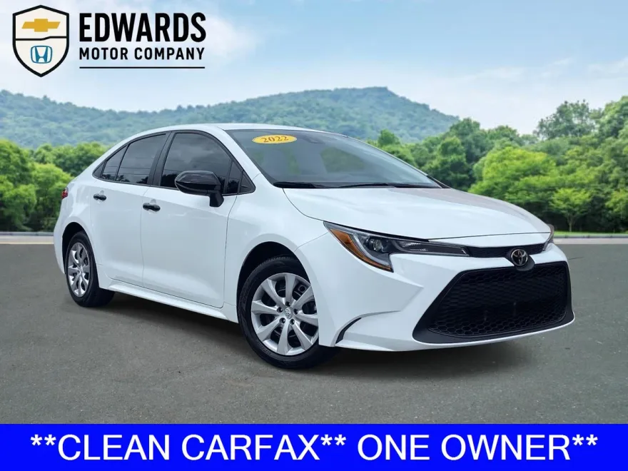 2022 Toyota Corolla LE photo 1