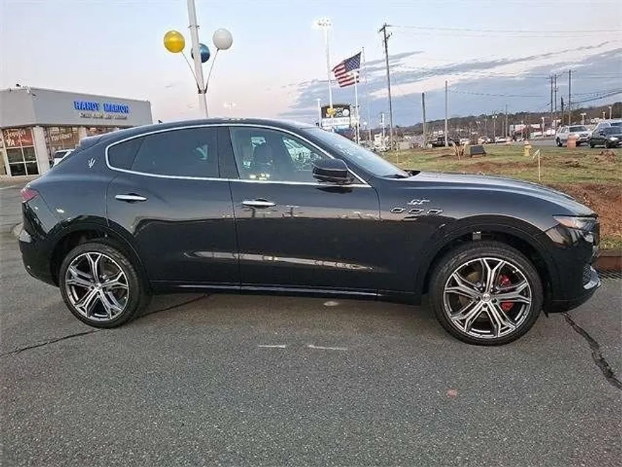 2023 Maserati Levante Base GT photo 1