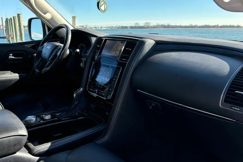 2021 Infiniti QX80 Luxe photo 1