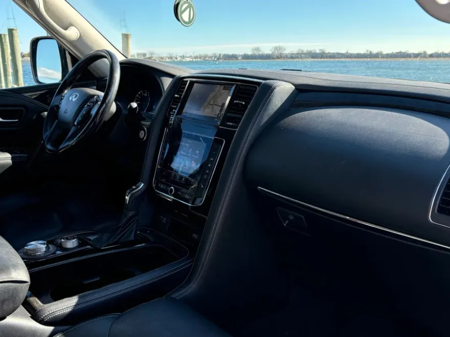 2021 Infiniti QX80 Luxe photo 1