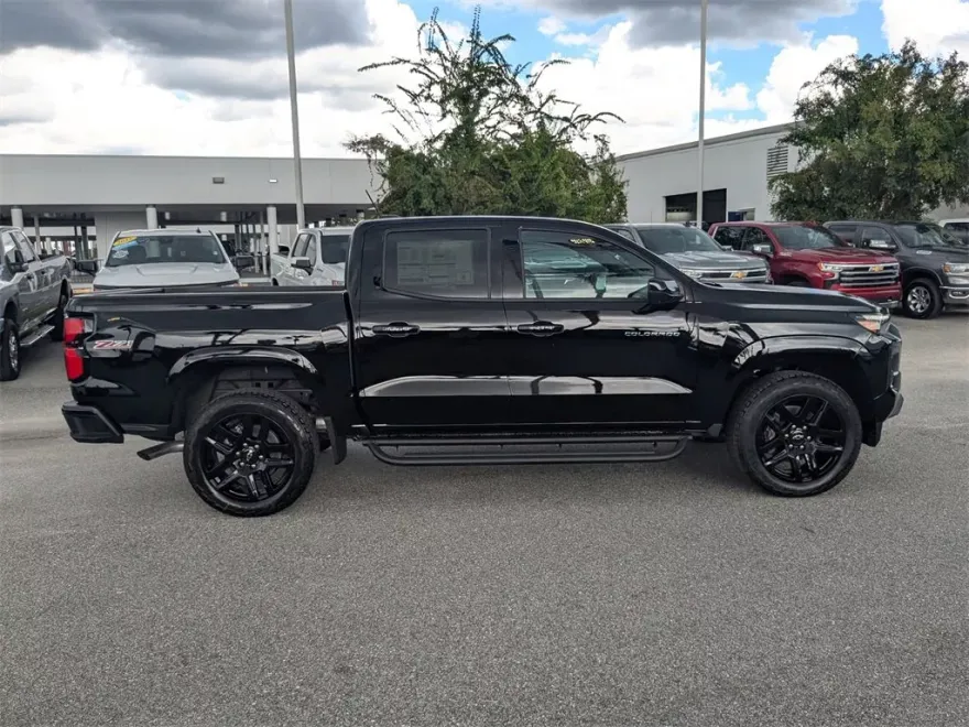 2025 Chevrolet Colorado Z71 photo 1